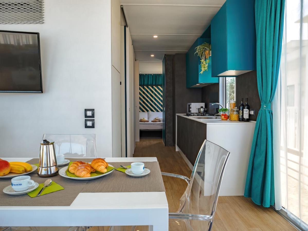 Club Del Sole Pini Boutique Resort Punta Marina Exteriör bild
